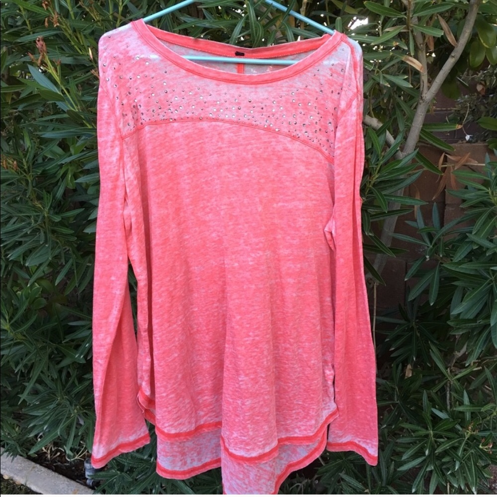 Soft tee with sparkles
